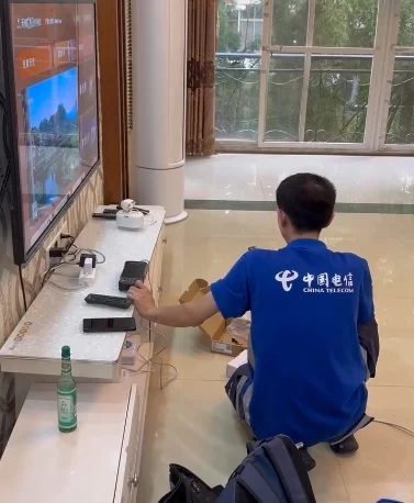 “装维小哥服务满分！安装完还教我用语音遥