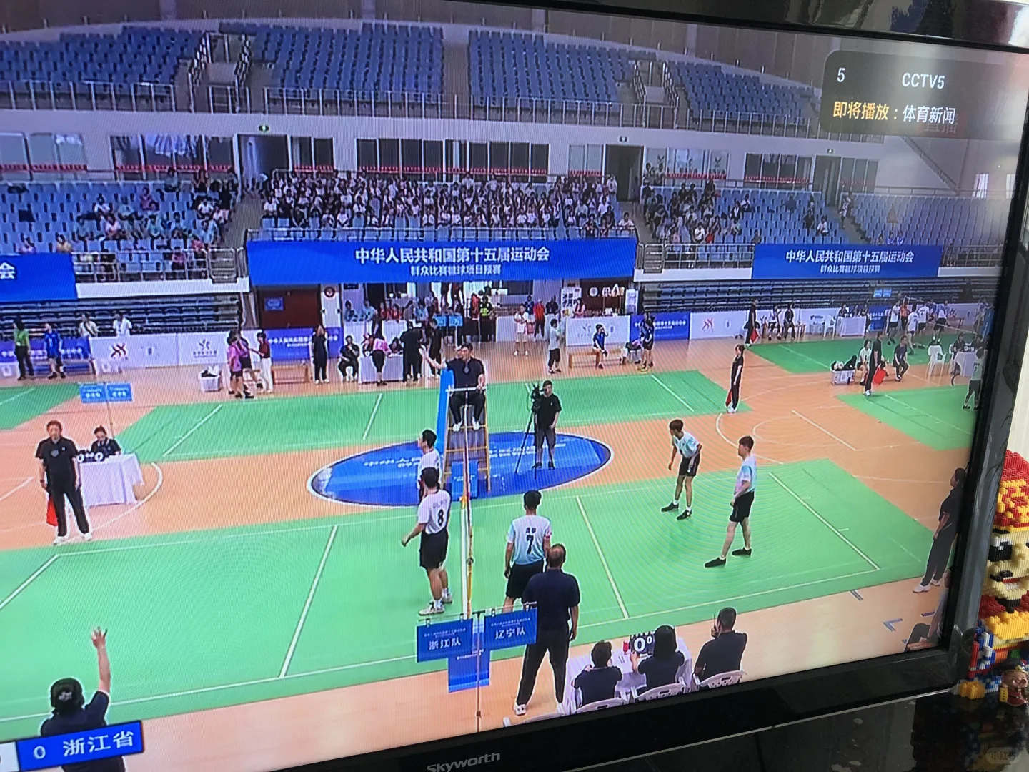 老人看电视，这款很孝顺