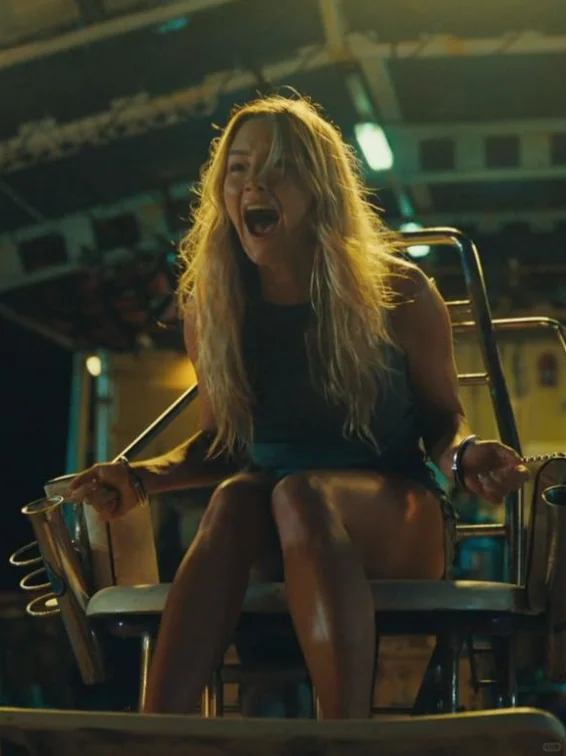 人比🦈更微险的逃生爽片 🇲🇾