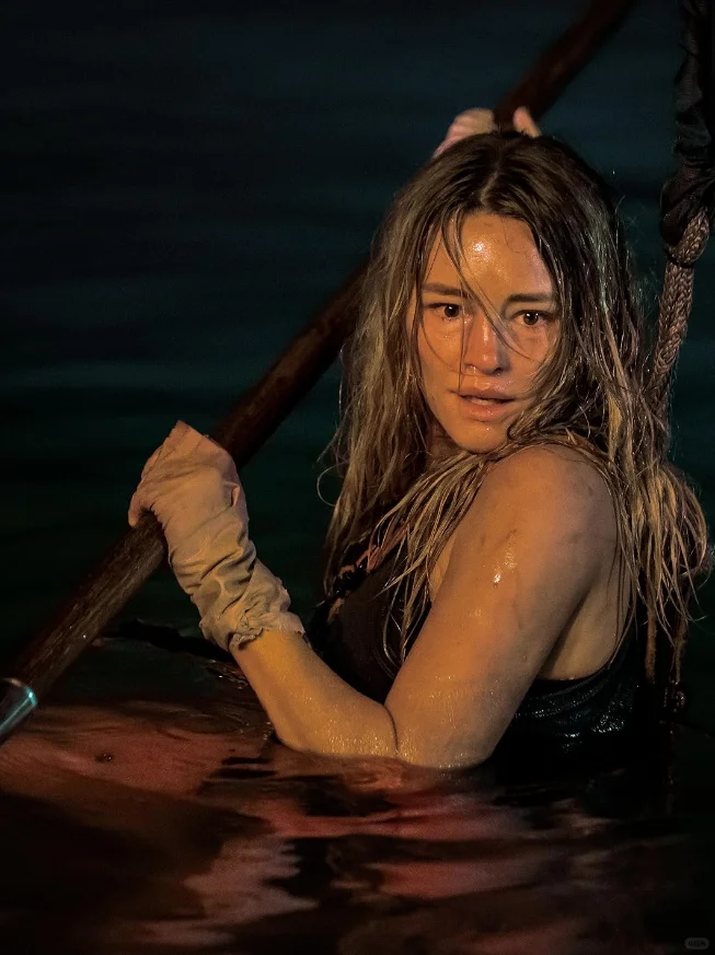 人比🦈更微险的逃生爽片 🇲🇾