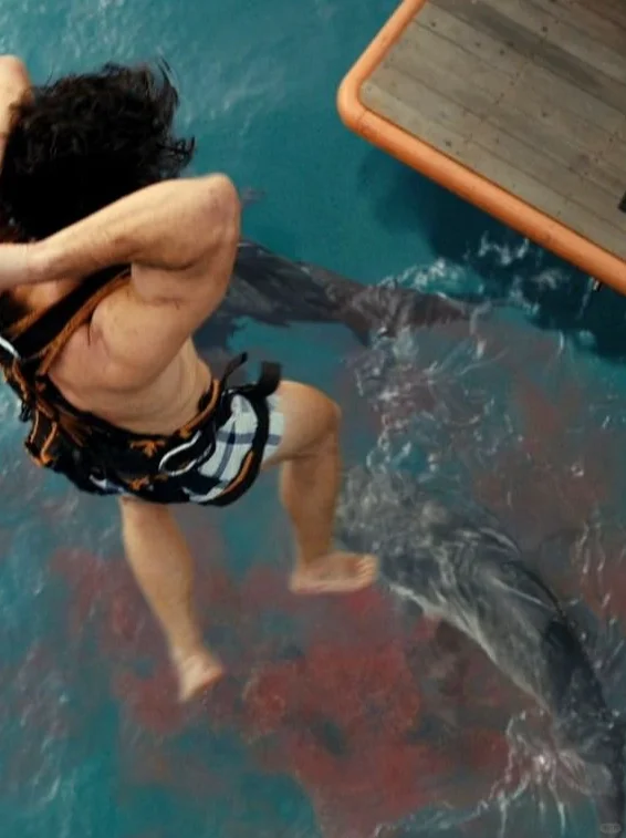 人比🦈更微险的逃生爽片 🇲🇾