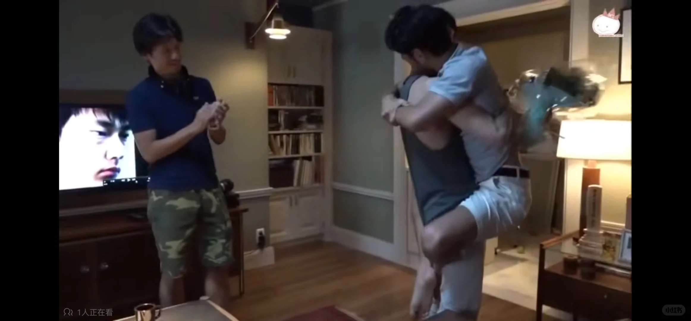 快来看绫野刚的腿！