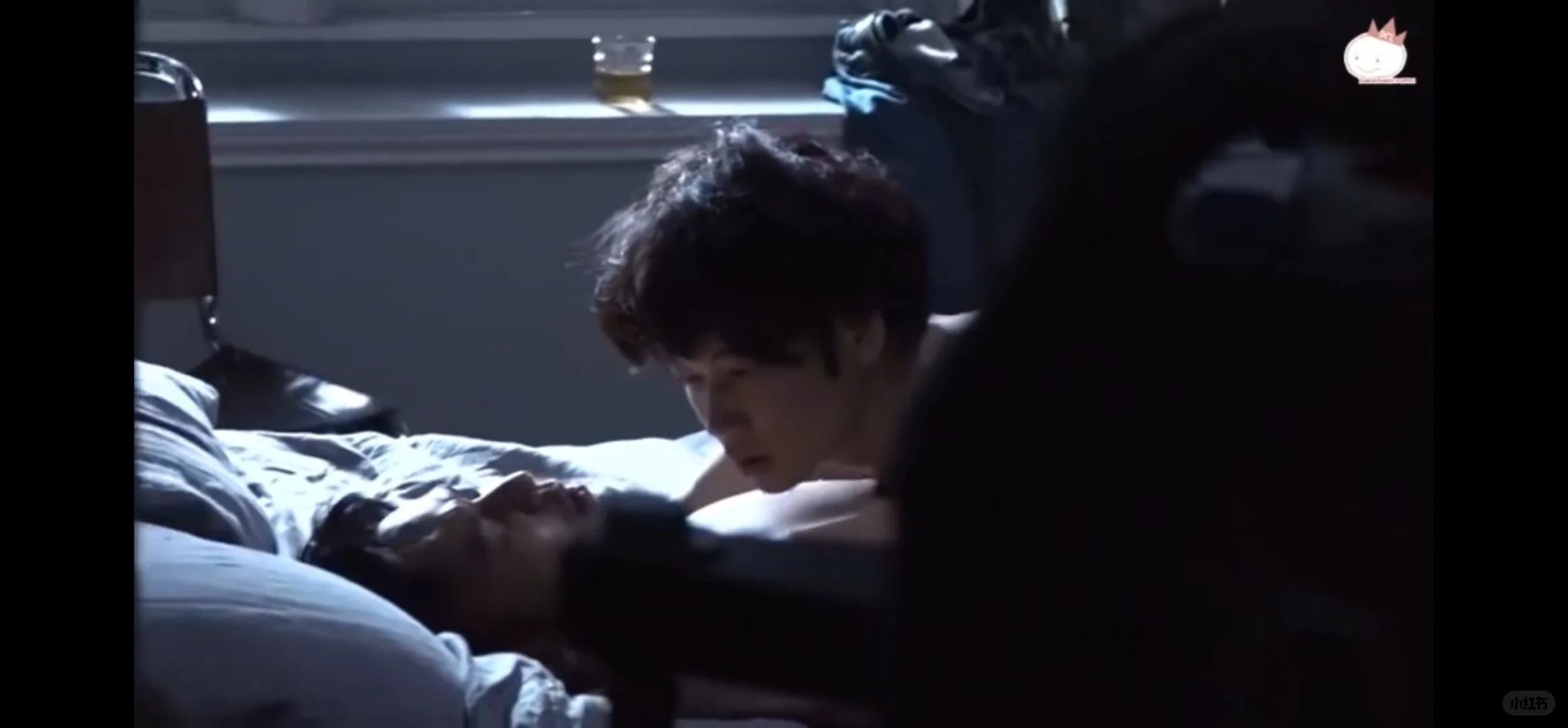 快来看绫野刚的腿！