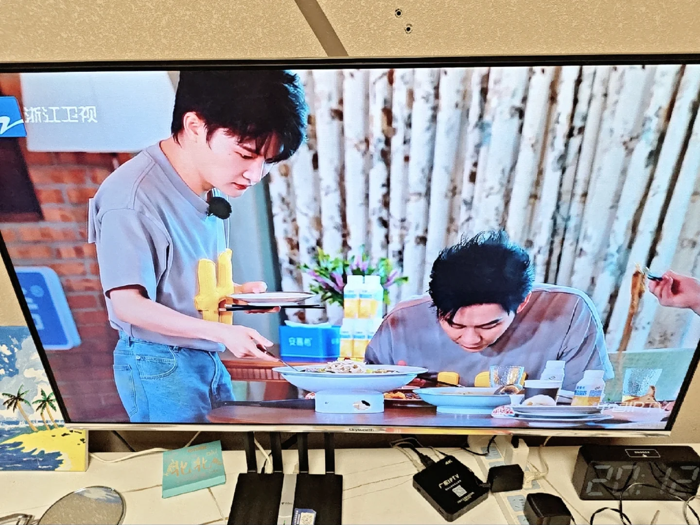 玩节奏盒子玩太多了，差点忘了，我还看跑男