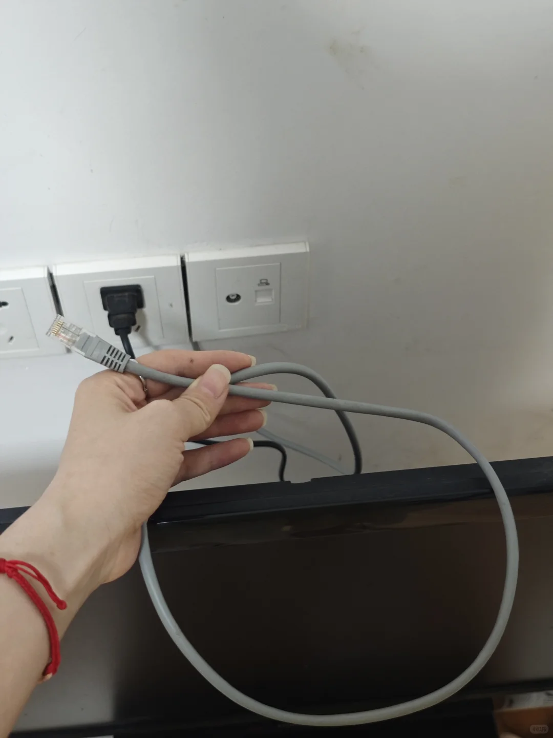 租房里面有台电视机，但是怎么用啊？？？