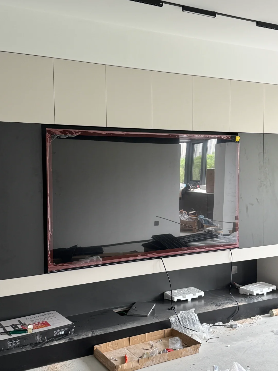 85寸的大电视看着的太爽了吧！！！