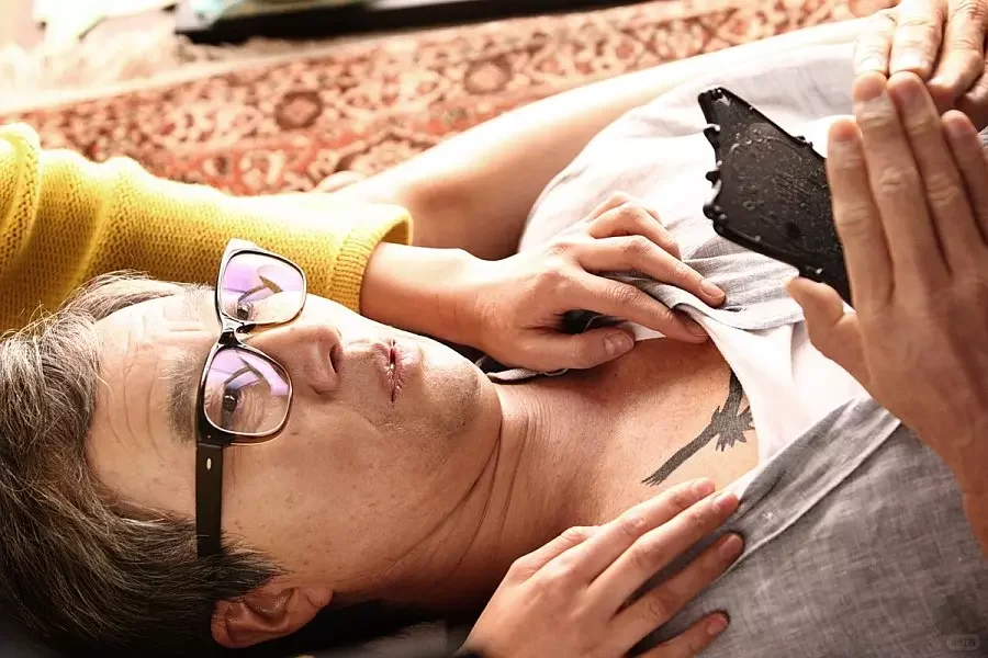 《恩娇》📖 老诗人与少女的灵魂