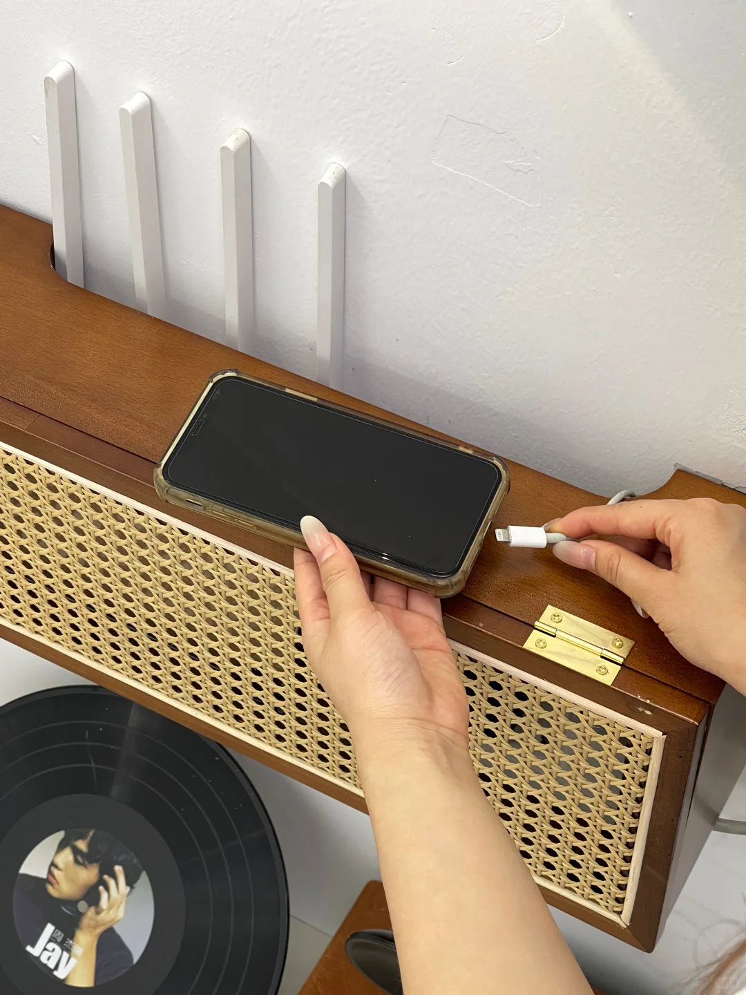 被问爆的电视路由器收纳盒