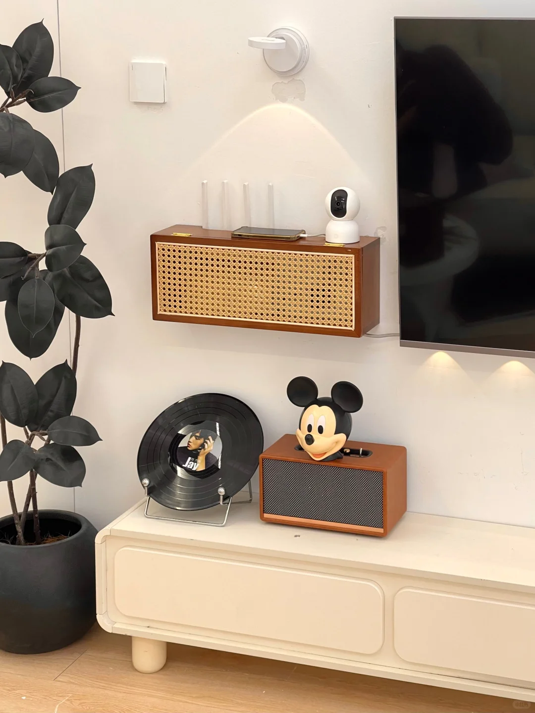 被问爆的电视路由器收纳盒