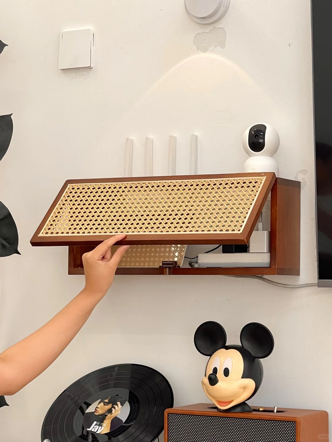 被问爆的电视路由器收纳盒