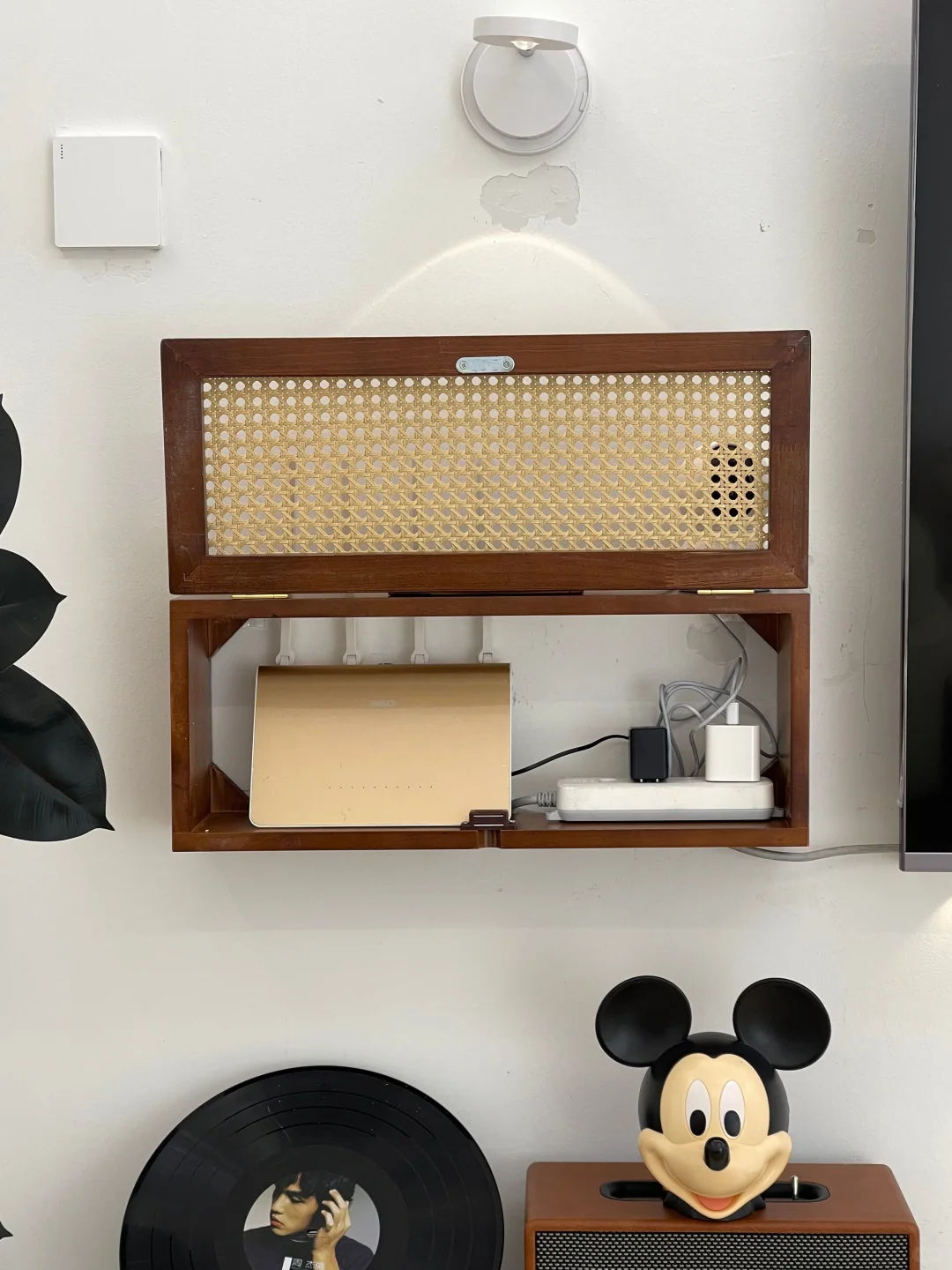 被问爆的电视路由器收纳盒