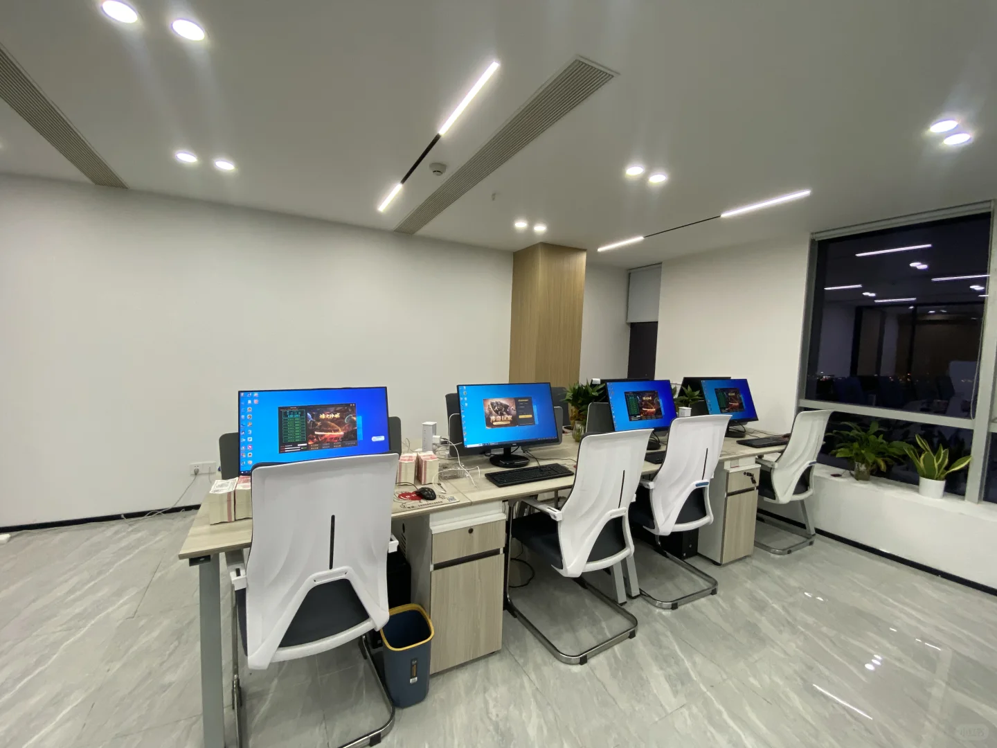 全自动搬，一个月1.8w，放松员工