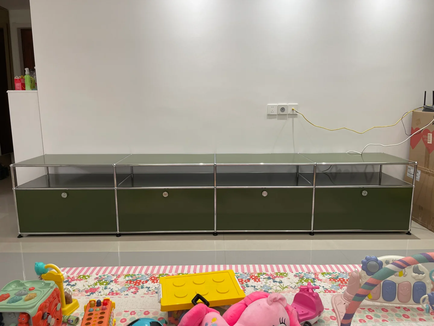 USM橄榄绿3米电视柜