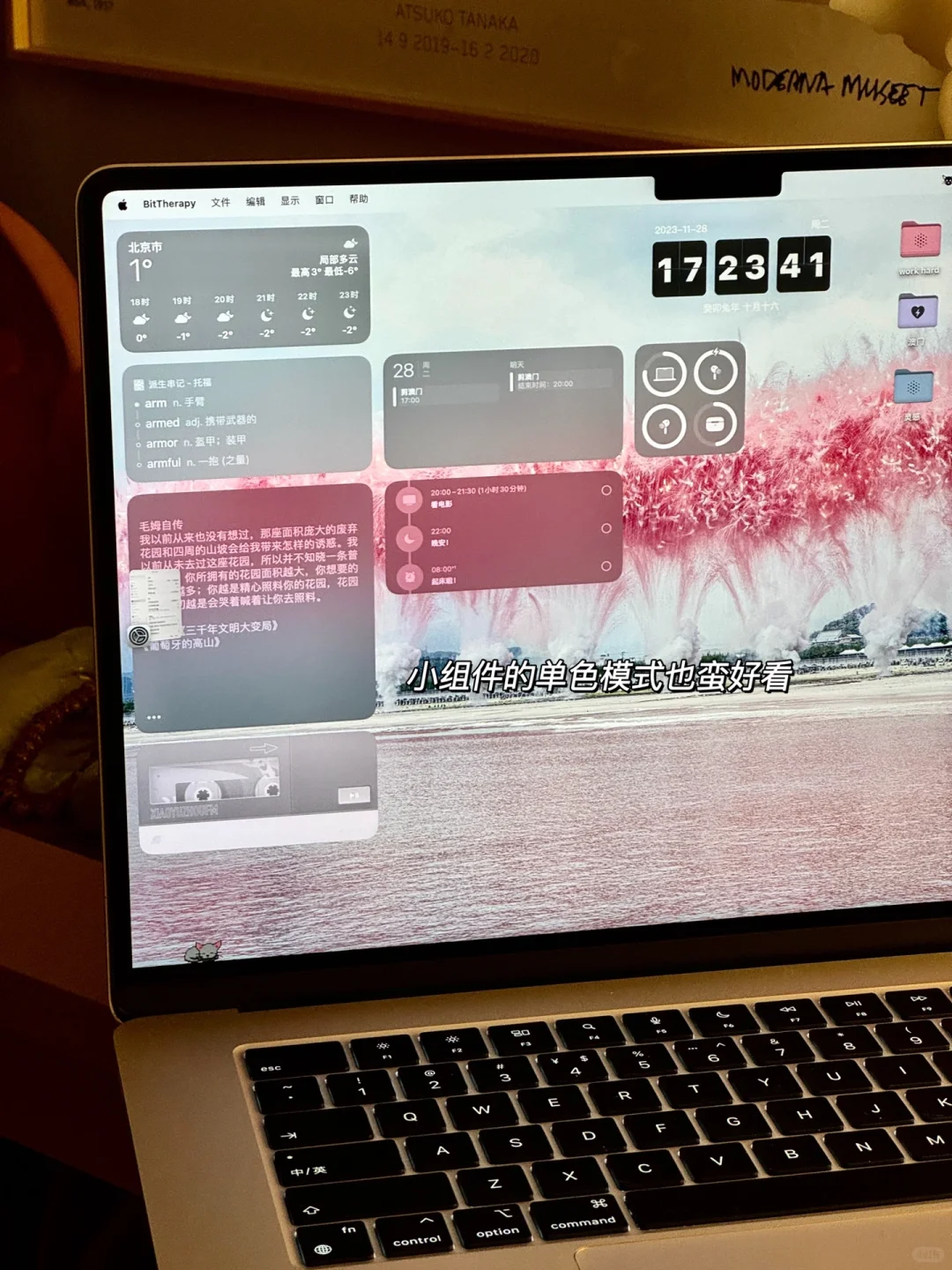 因为电脑桌面太好看被偷拍🥹