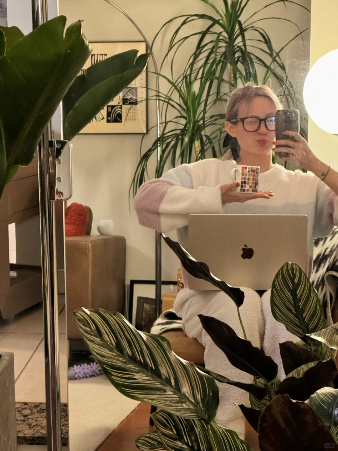 因为电脑桌面太好看被偷拍🥹