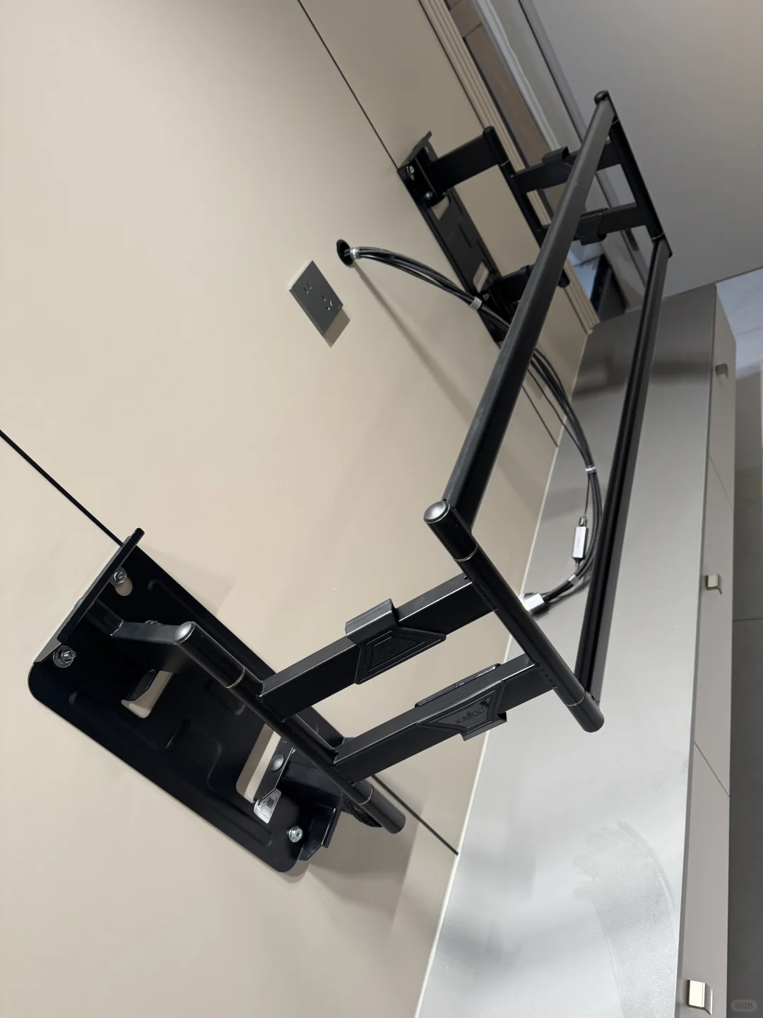 SONY XR-75X90L电视机安装前如何预埋线