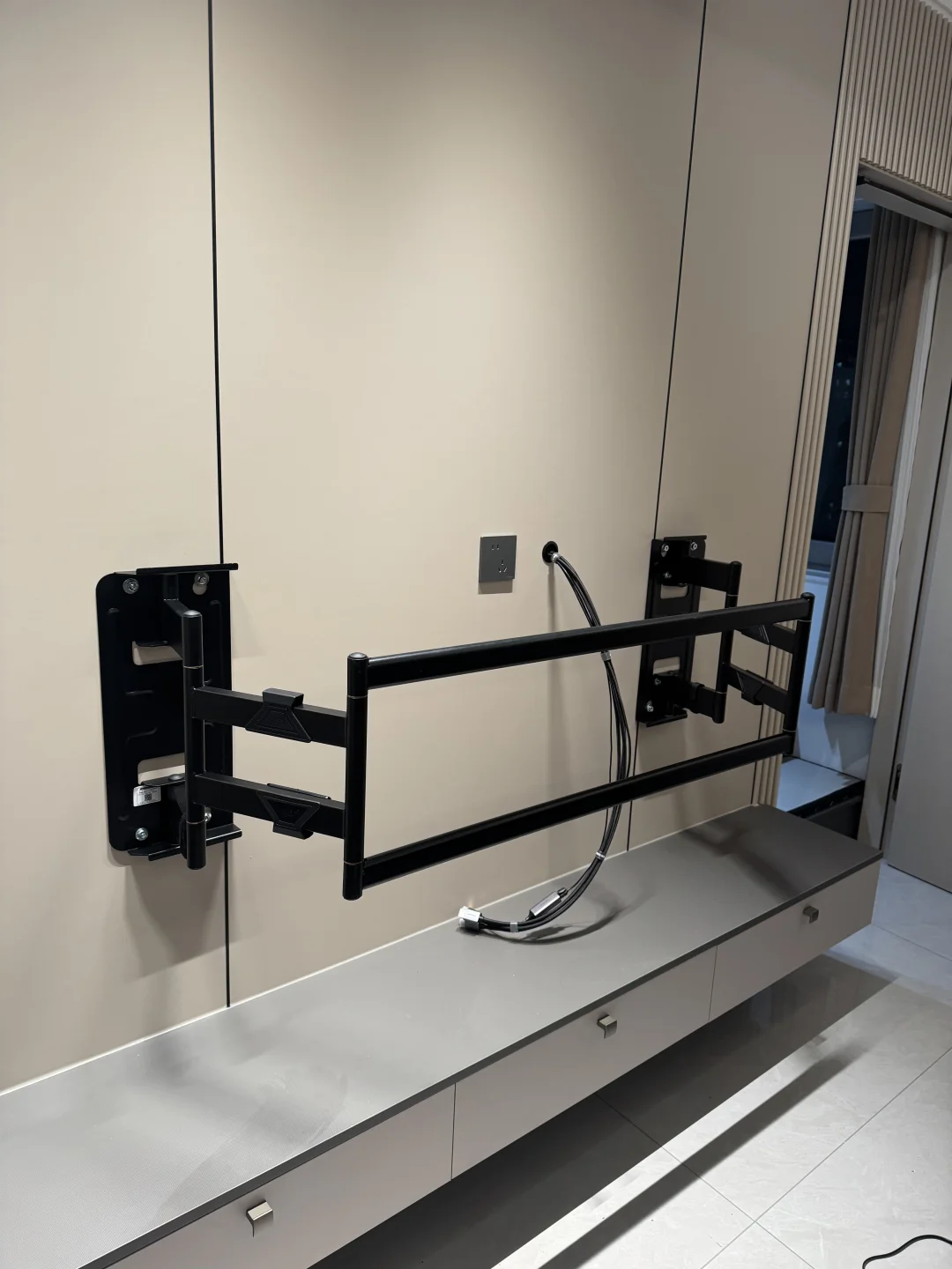 SONY XR-75X90L电视机安装前如何预埋线