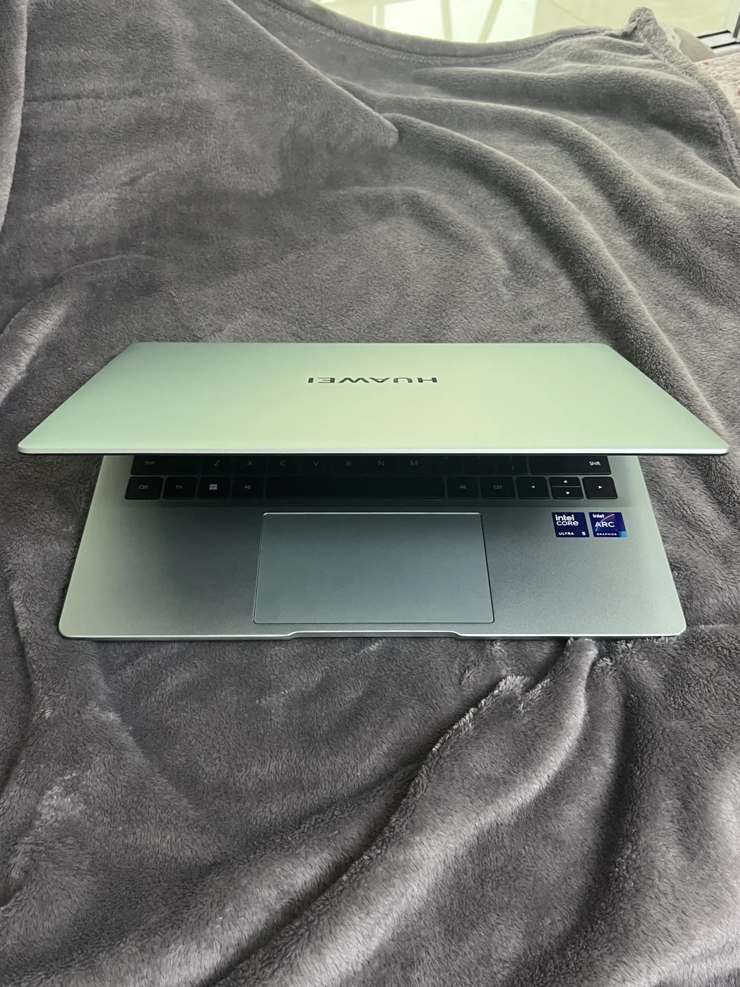 买完华为电脑后,打开小红书,天塌了