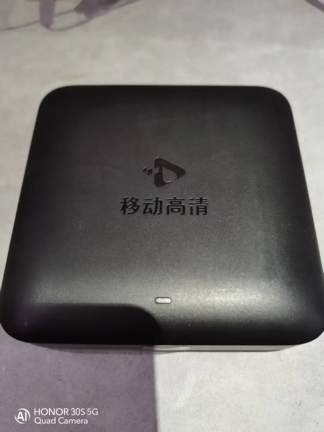 出售网络盒子，电视直播热门影视全网通用