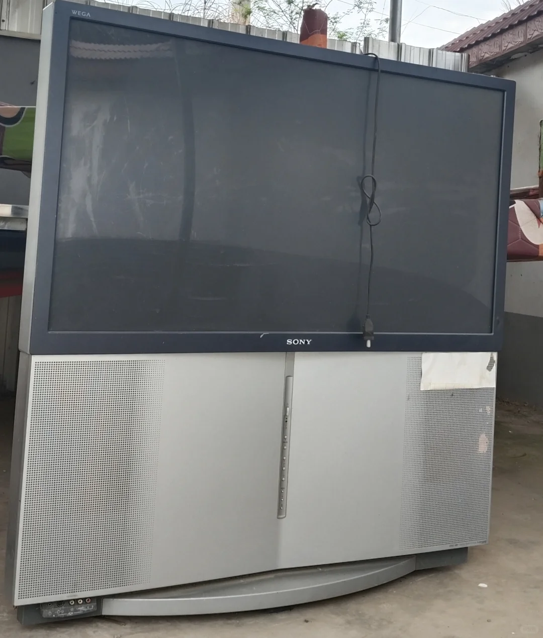 巨大只的电视机📺