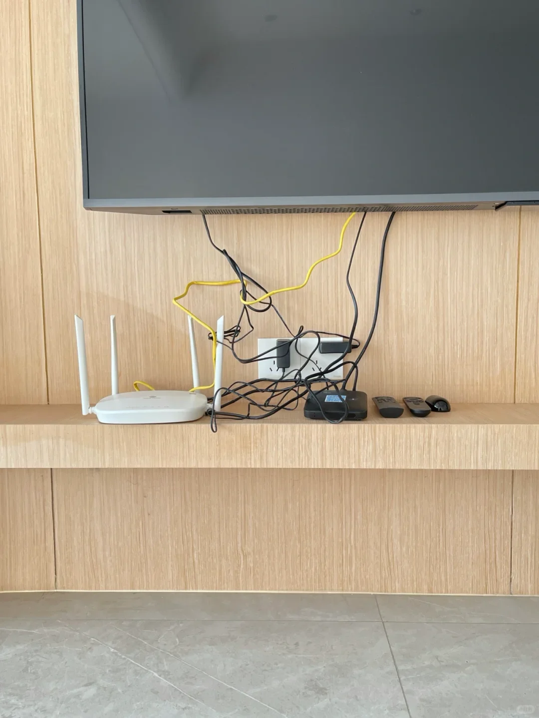 花了18元，最简单的电视机线隐藏办法