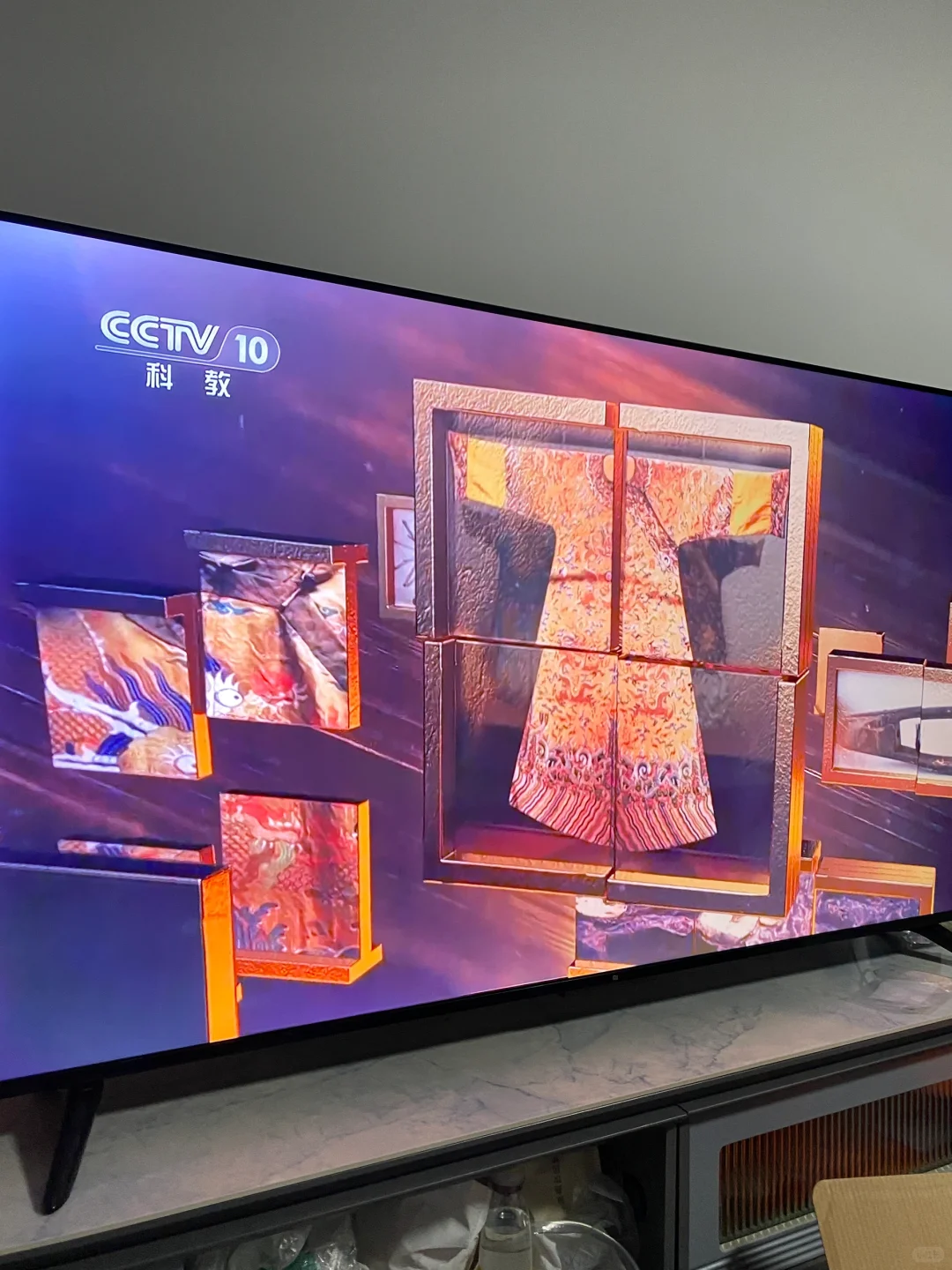 智能电视吹空调解解暑吧看电视直播首选高清