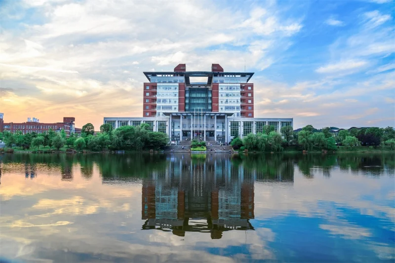 高考后暑假别躺平！6件事赢在大学起跑线