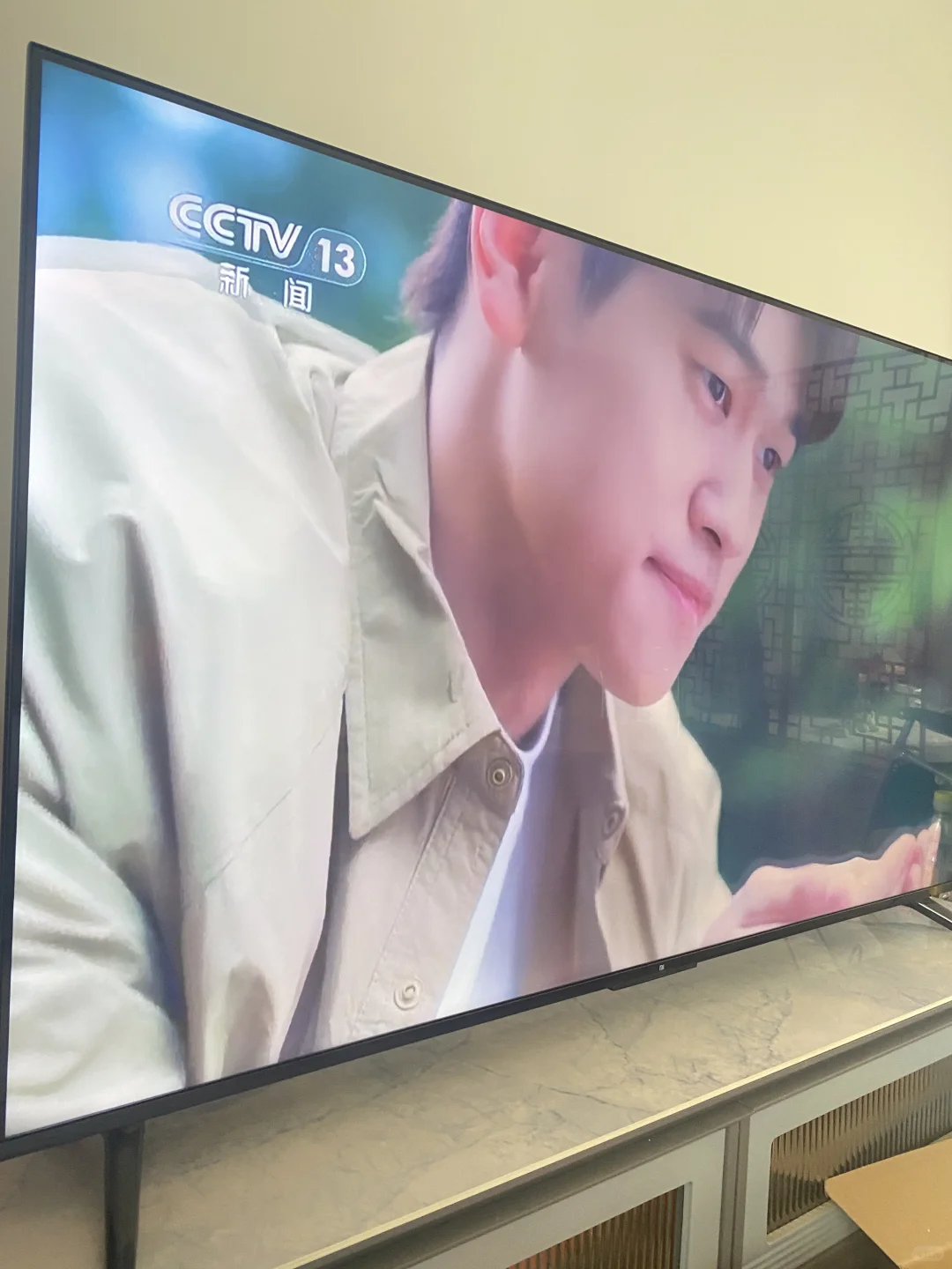 天气转凉下班电视直播陪家人一起看高兴