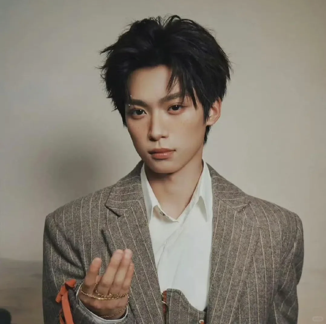 梓渝新歌即将上线，第一次下载那么软件