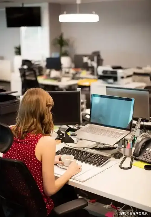 不会真有人以为代码是一个一个敲出来的吧？