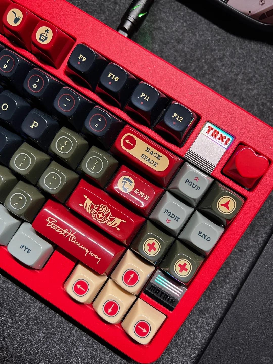 老婆让我换个游戏玩，这个已经看了十年了！