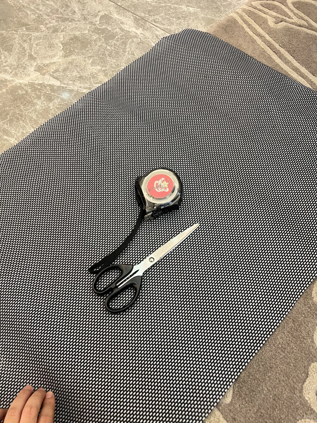 轻而易橘I50块让电视柜的插座路由器消失了