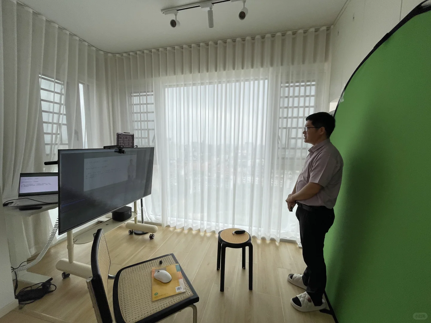 关于我在家帮同事录微课，一条过了