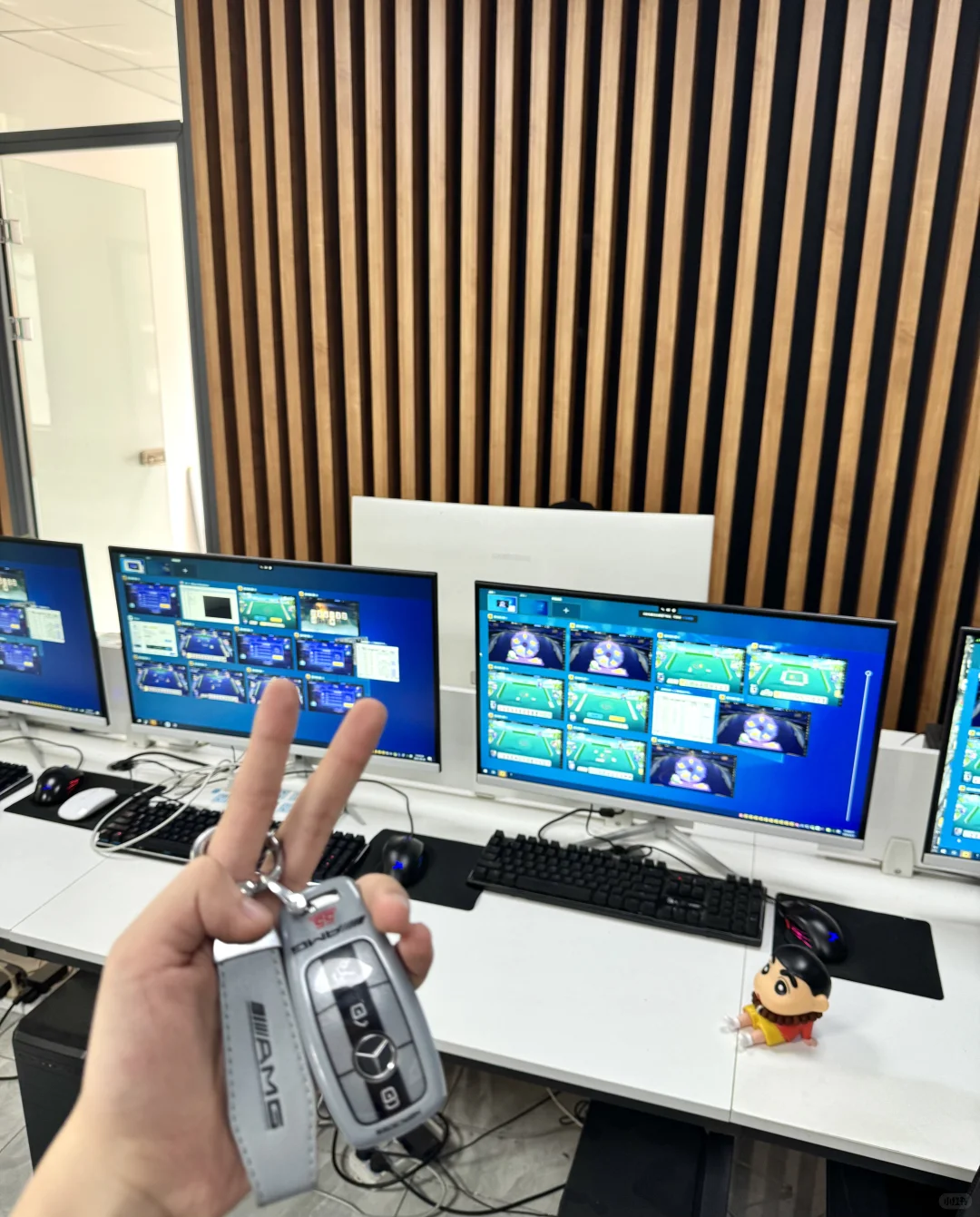 游戏挂机项目闭眼冲！努力一个月一台奔驰！