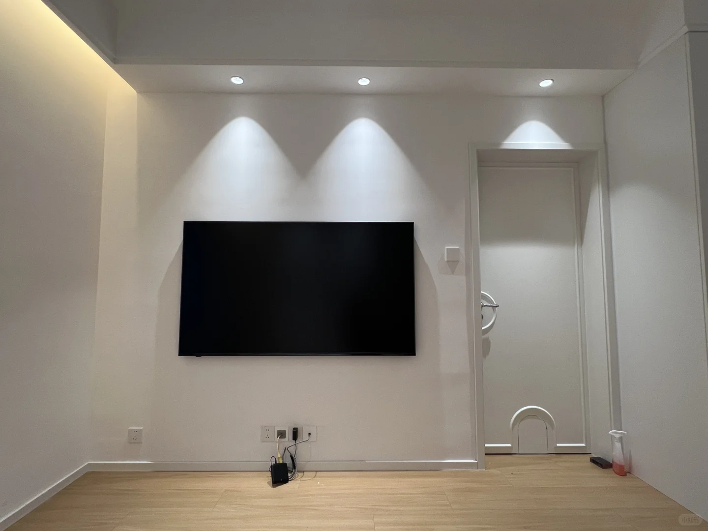 新家不要电视柜，得到了无处安放的机顶盒