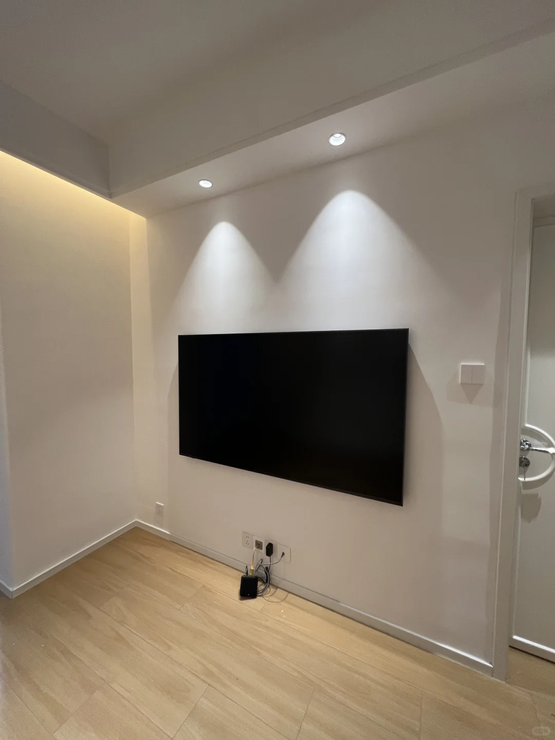 新家不要电视柜，得到了无处安放的机顶盒