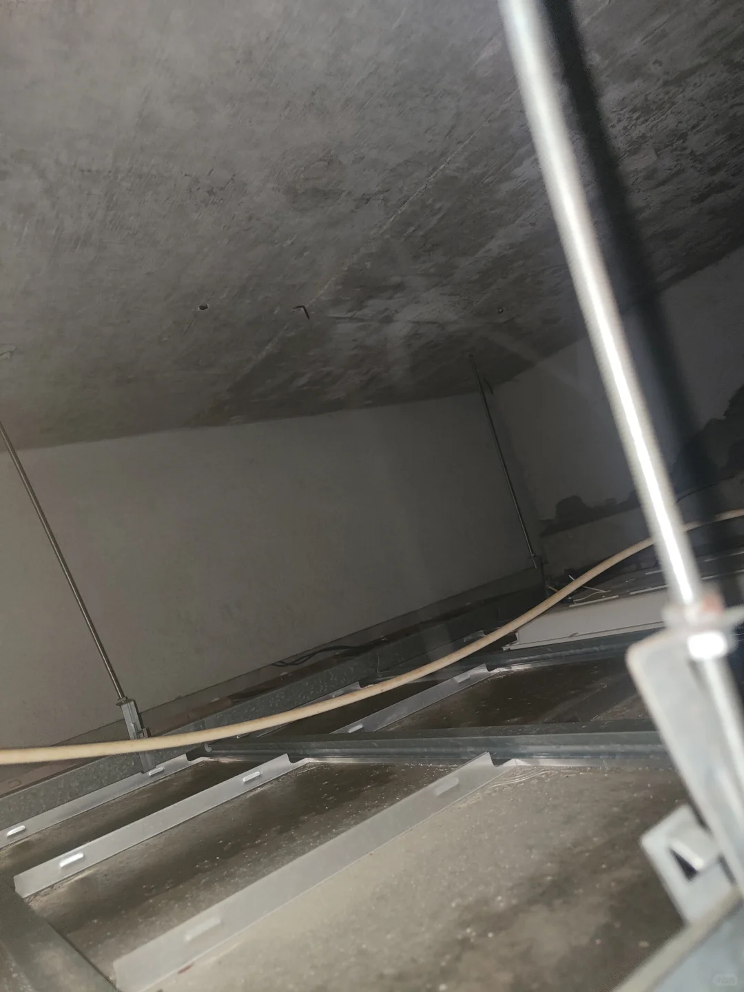 电视线抽不动光纤进不来，拆了n个天花