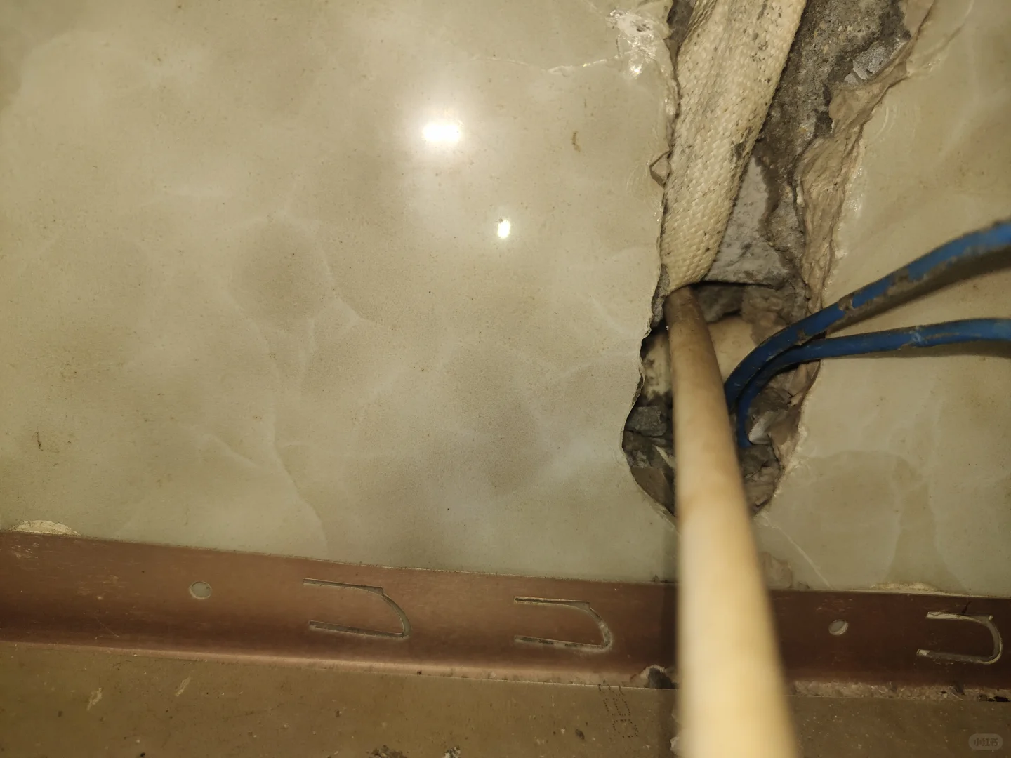 电视线抽不动光纤进不来，拆了n个天花