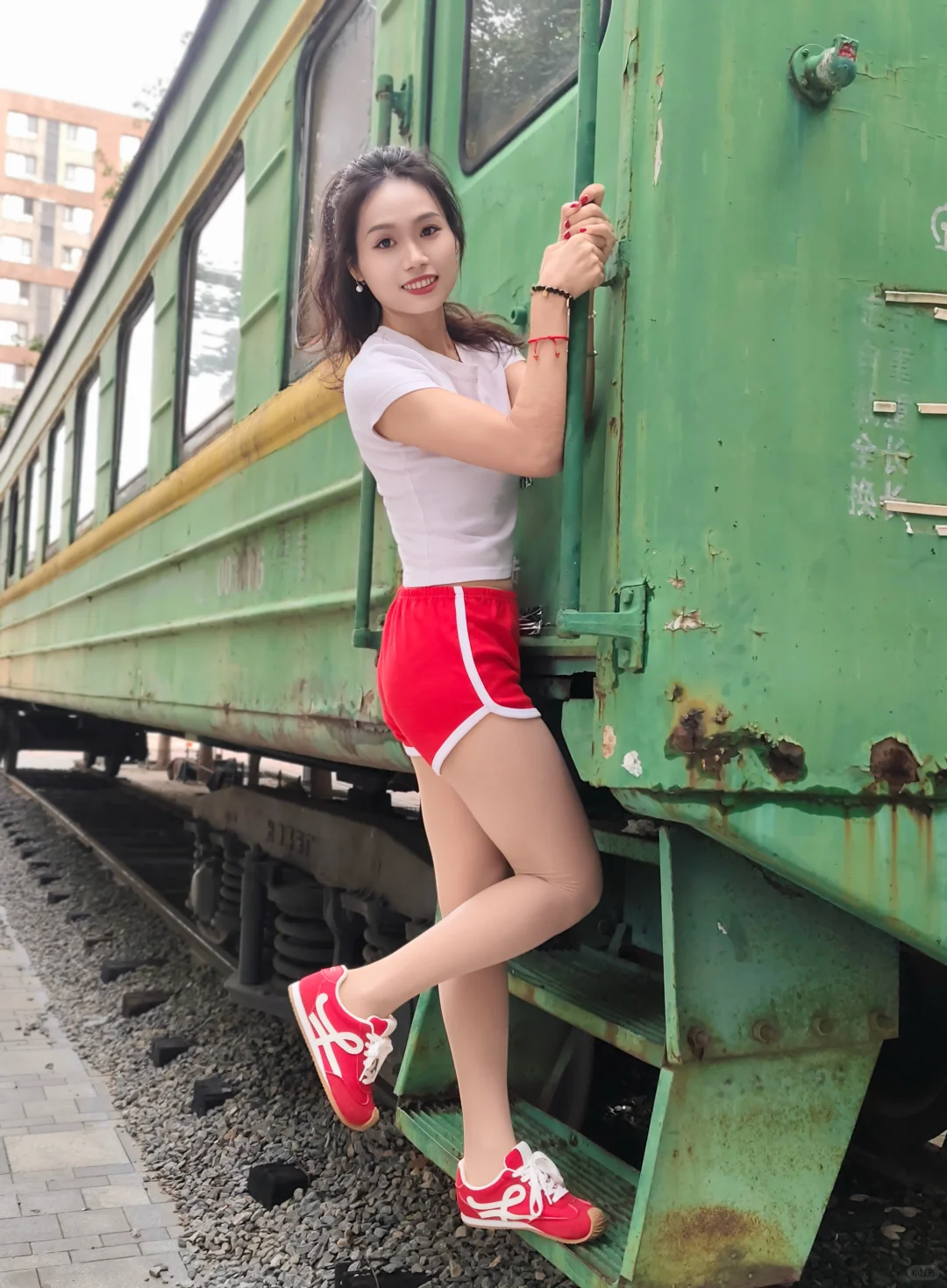 运动风短裤➕肉丝，甜酷辣妹上线～