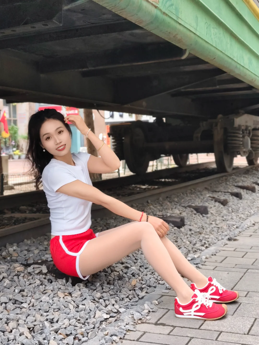 运动风短裤➕肉丝，甜酷辣妹上线～