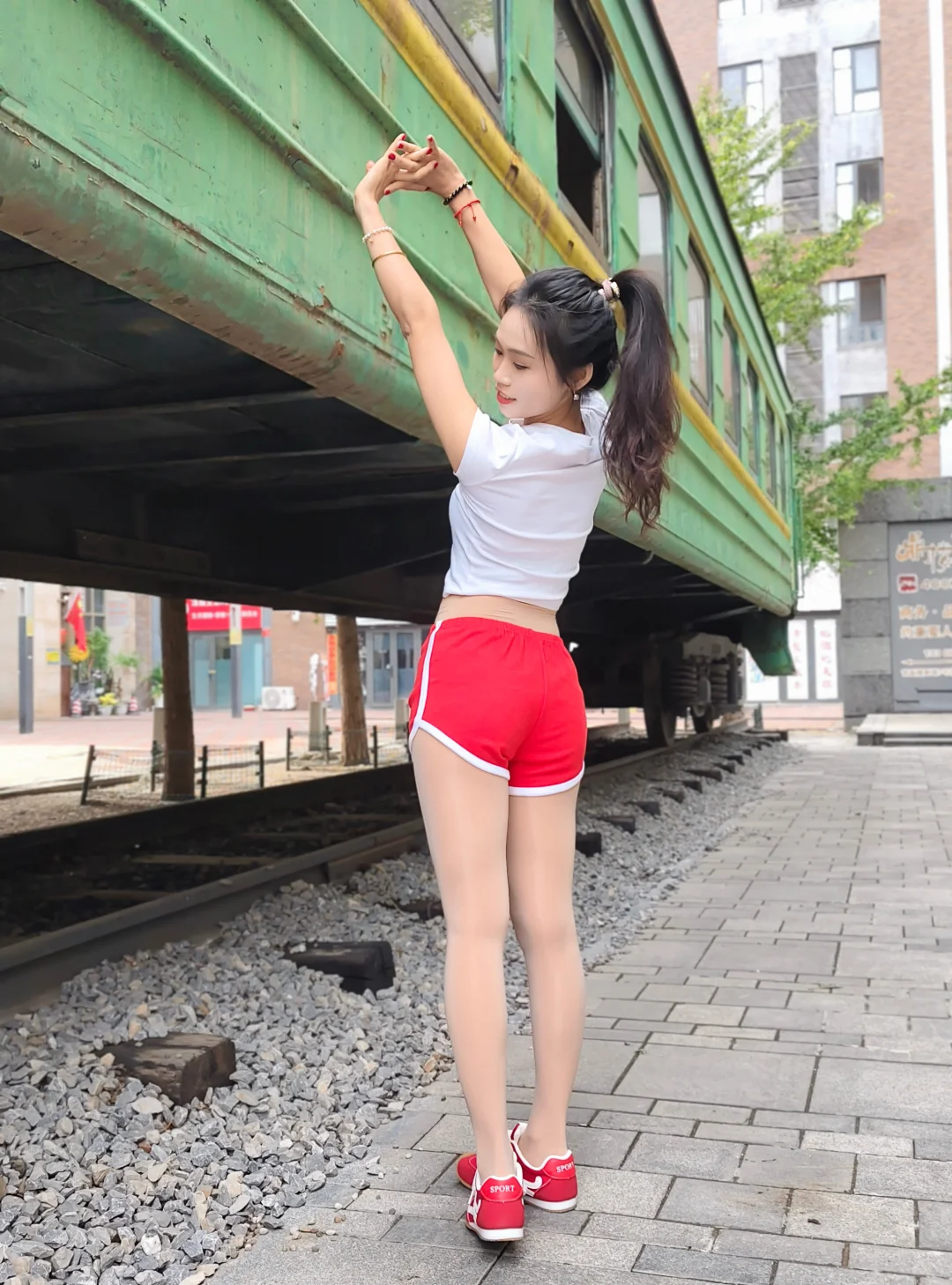 运动风短裤➕肉丝，甜酷辣妹上线～