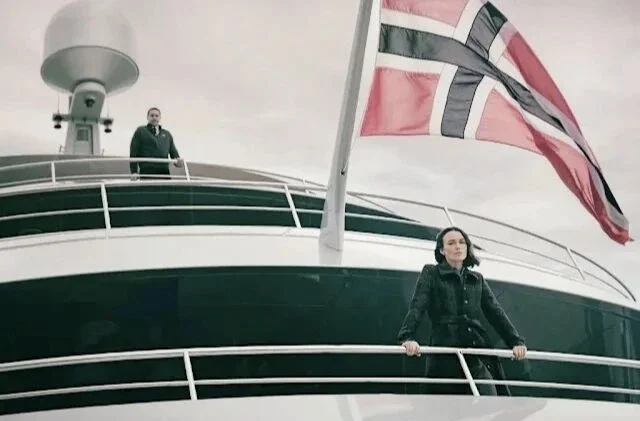 #10 号舱里的女人