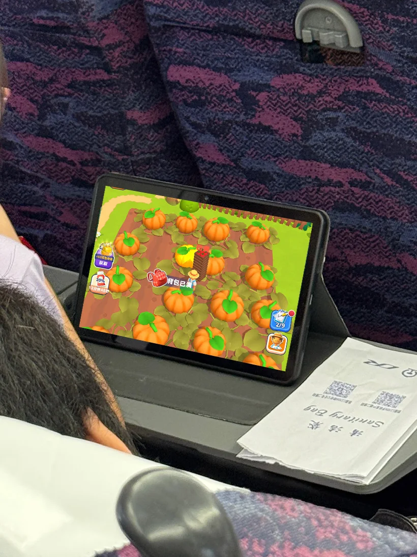 这个小朋友玩的是什么游戏啊？