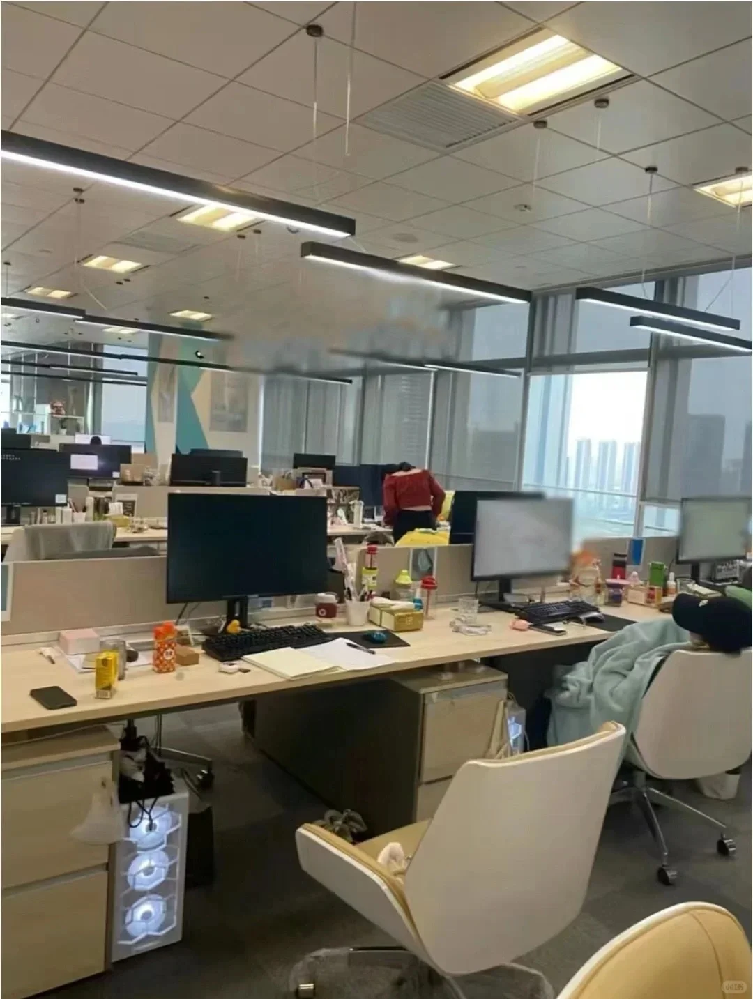 公司来了个半吊子运营助理，上班全靠百度