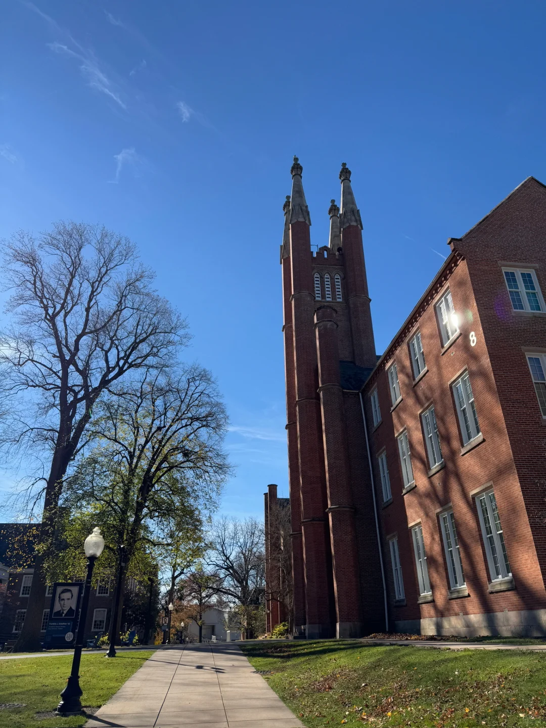 凌晨两点在美国登不上b站，我突然好想回国