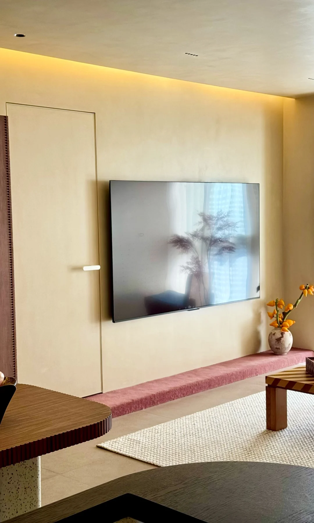 邻居冲进我家大喊，你家电视的线藏哪去了？🤯