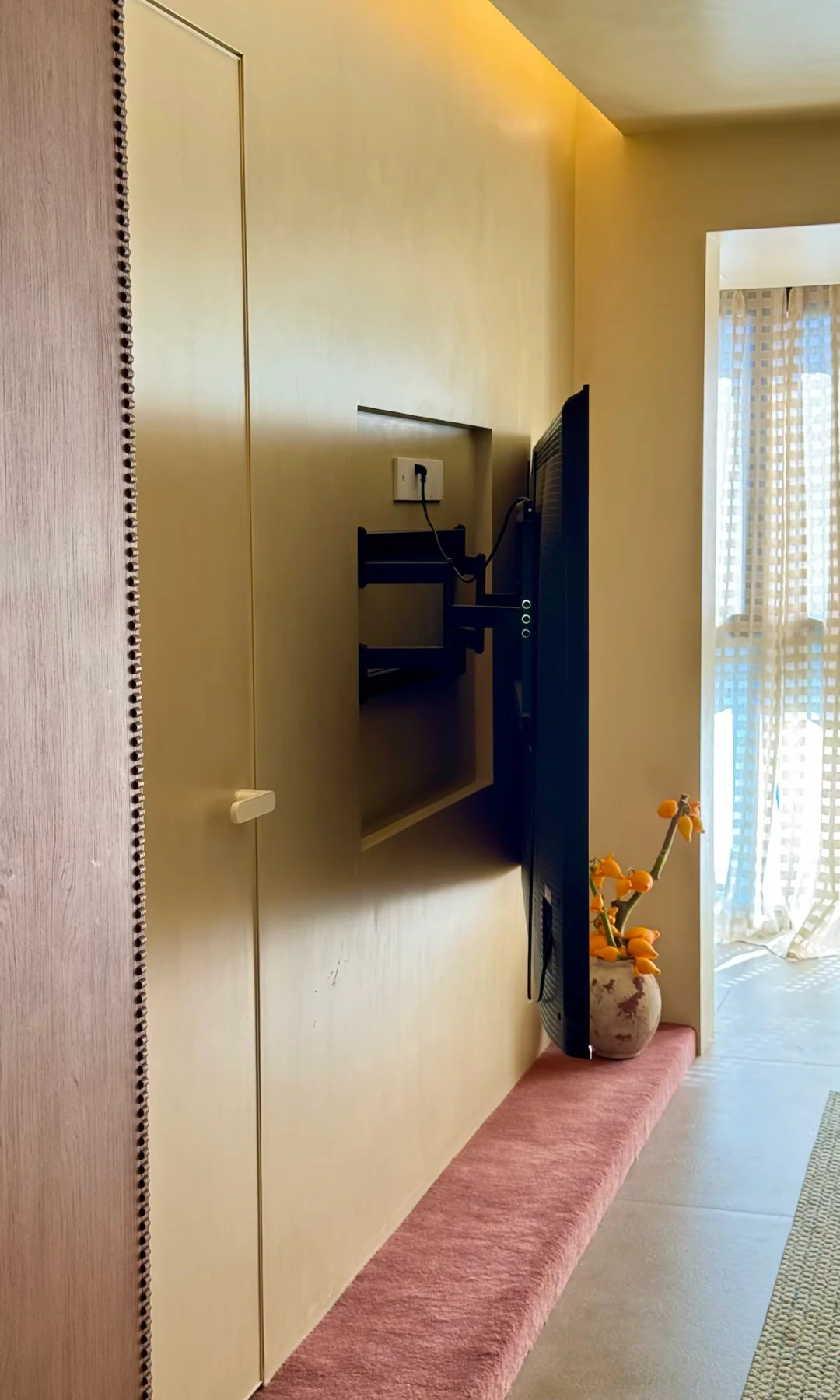 邻居冲进我家大喊，你家电视的线藏哪去了？🤯