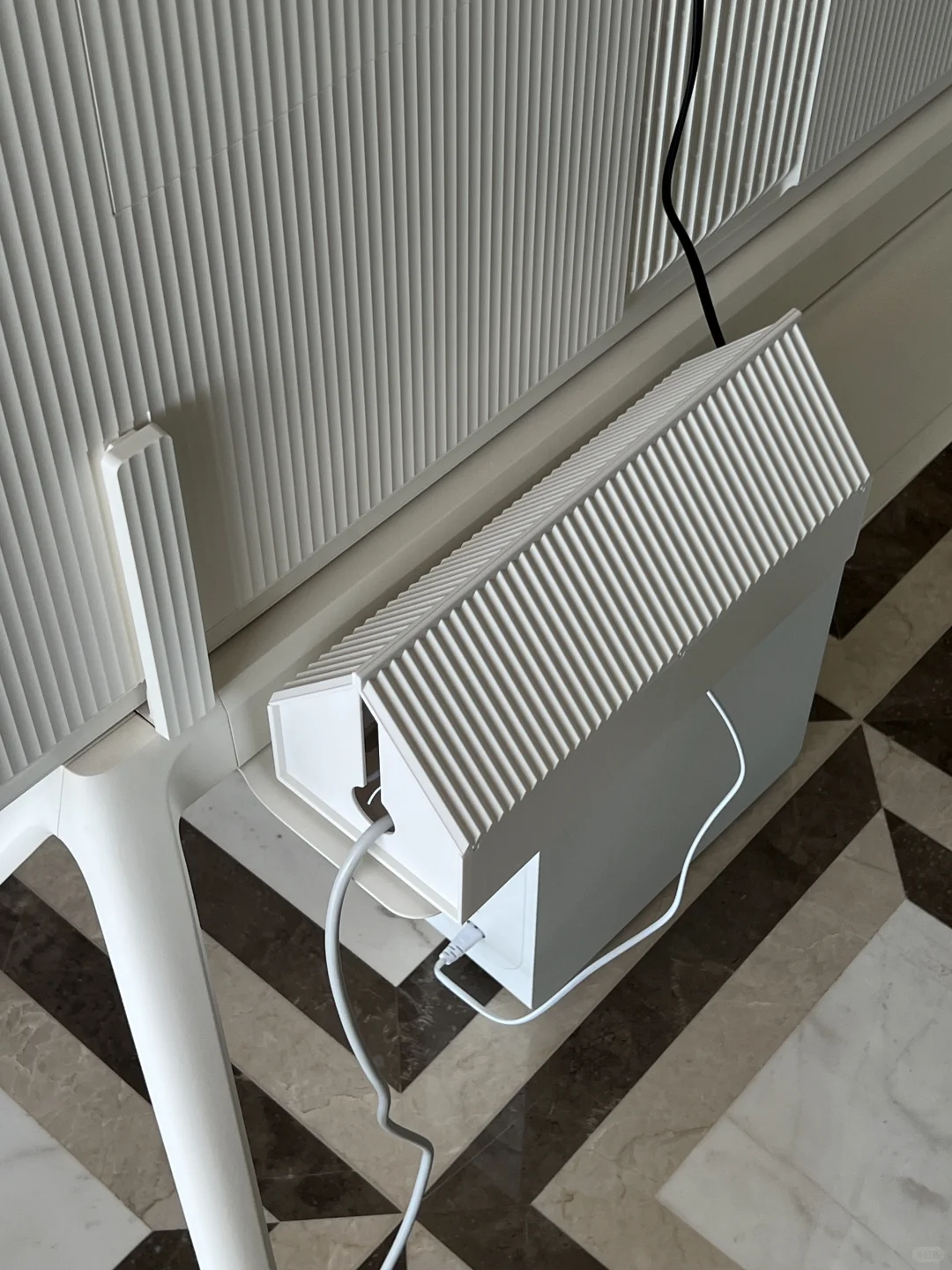 找到了适配TCL艺术电视的电线收纳盒！