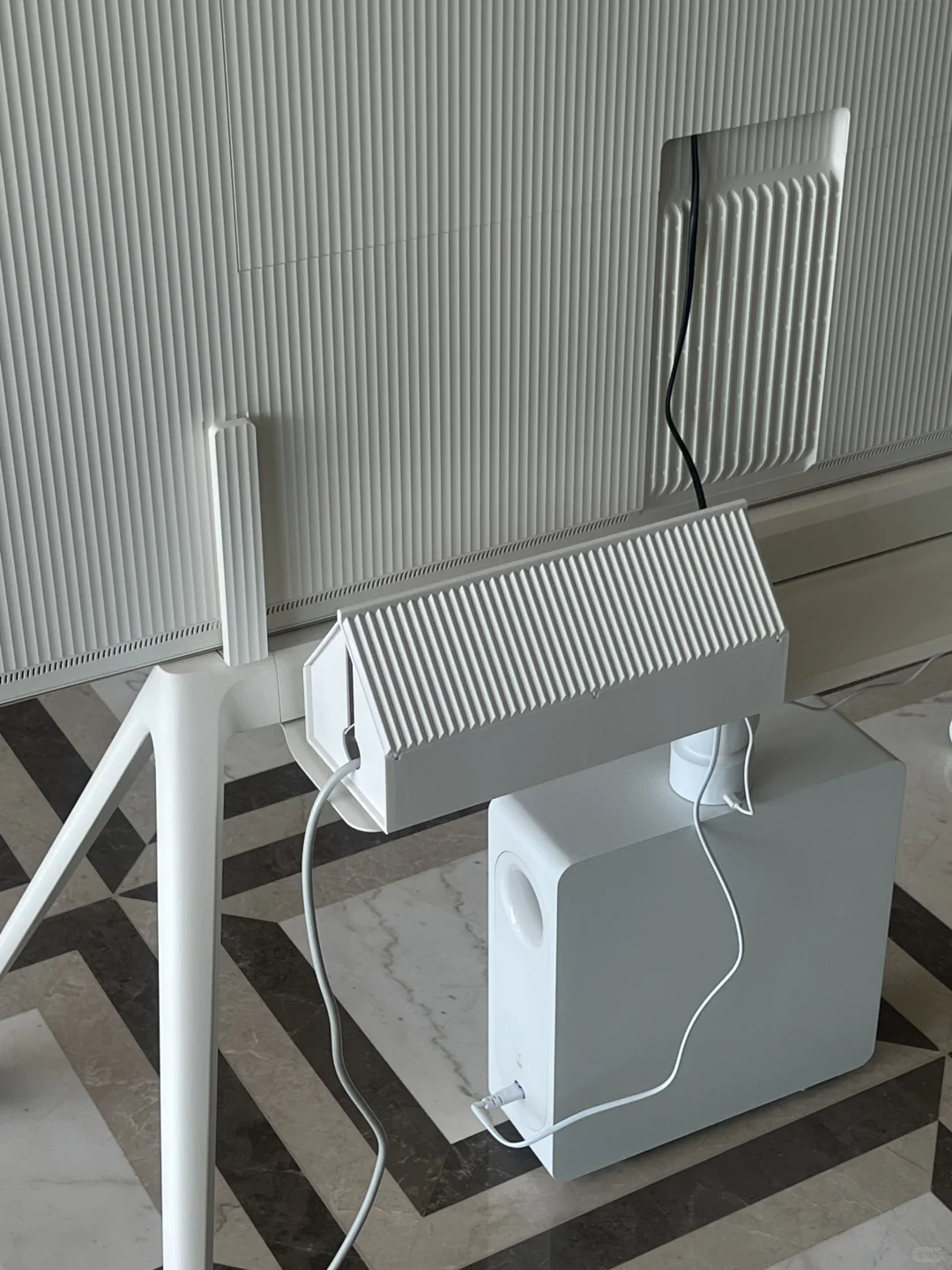 找到了适配TCL艺术电视的电线收纳盒！