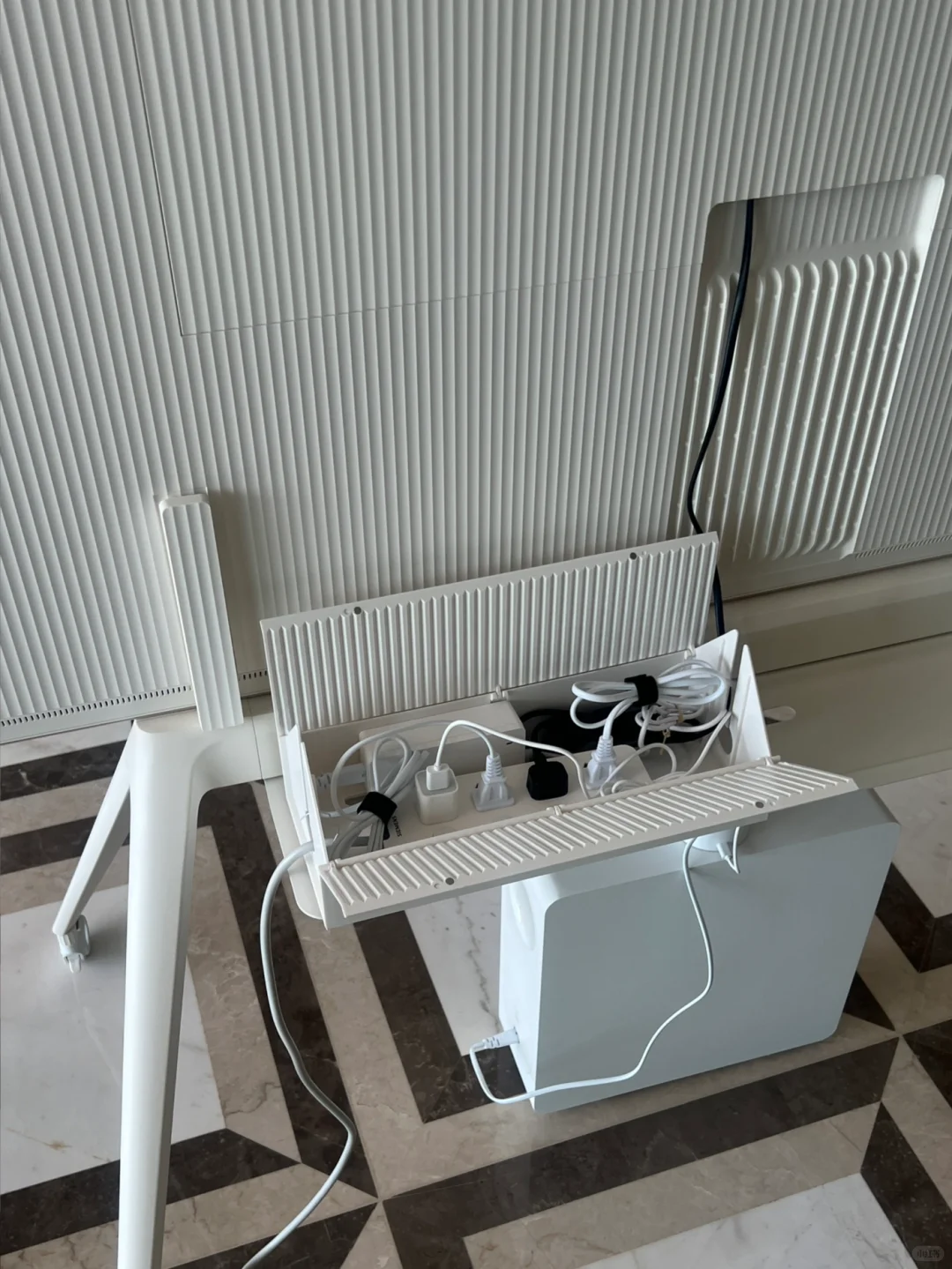 找到了适配TCL艺术电视的电线收纳盒！